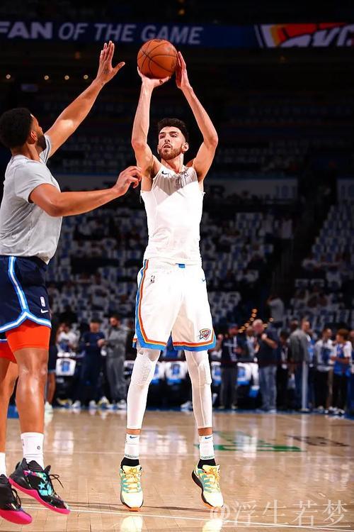 霍姆格伦以虎纹KD18亮相拉斯维加斯训练，开启新篇章！